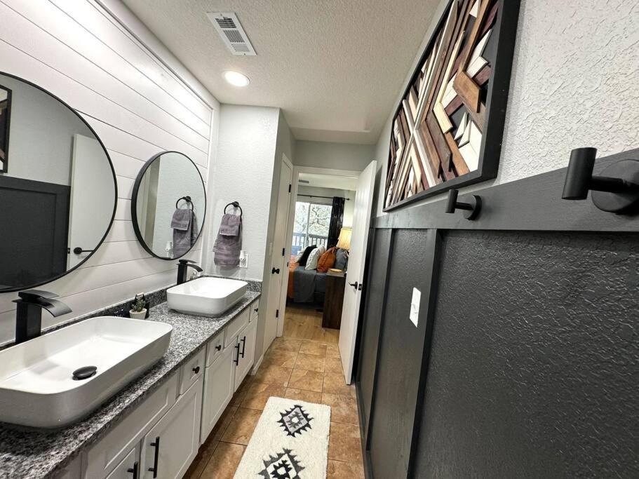 Modern Comfort: Updated Cozy Condo In Indian Point ブランソン エクステリア 写真