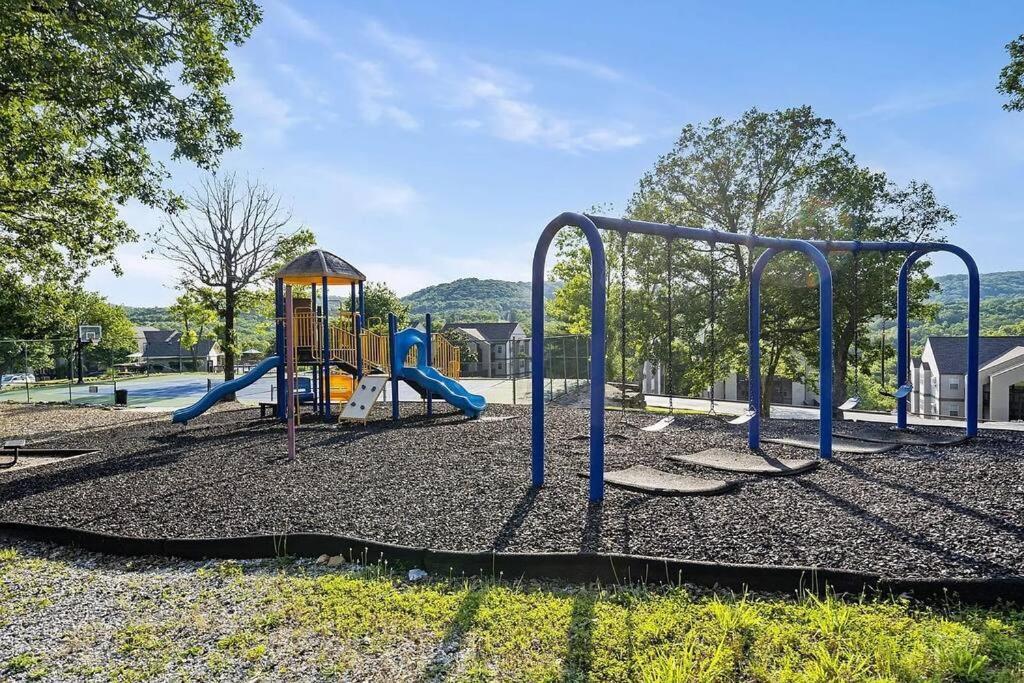 Modern Comfort: Updated Cozy Condo In Indian Point ブランソン エクステリア 写真
