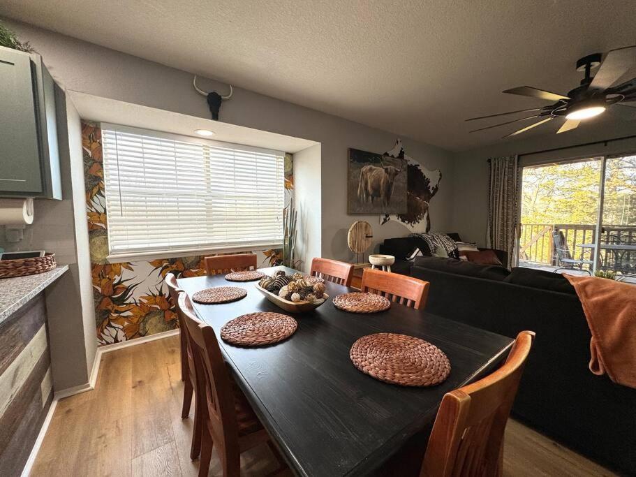 Modern Comfort: Updated Cozy Condo In Indian Point ブランソン エクステリア 写真
