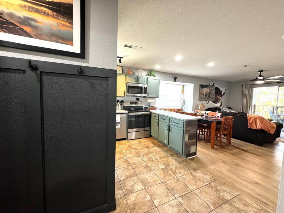 Modern Comfort: Updated Cozy Condo In Indian Point ブランソン エクステリア 写真
