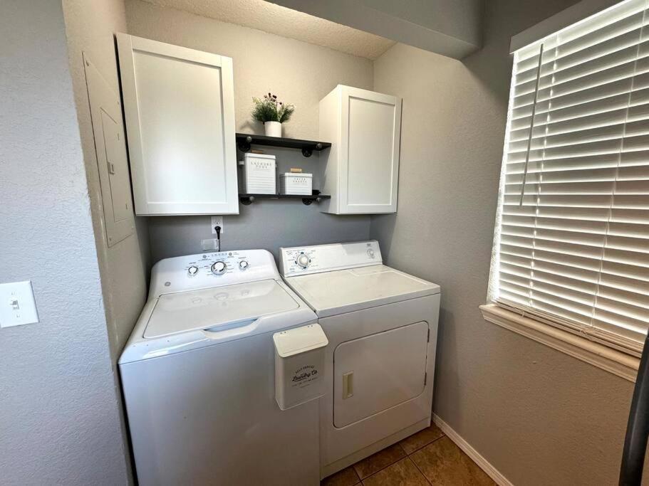 Modern Comfort: Updated Cozy Condo In Indian Point ブランソン エクステリア 写真