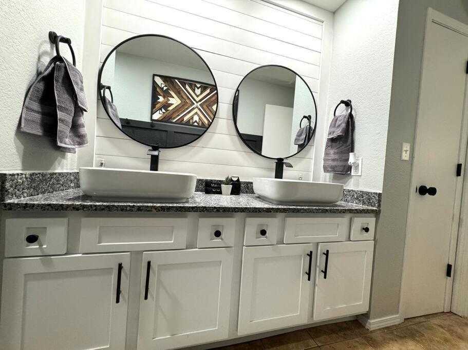 Modern Comfort: Updated Cozy Condo In Indian Point ブランソン エクステリア 写真